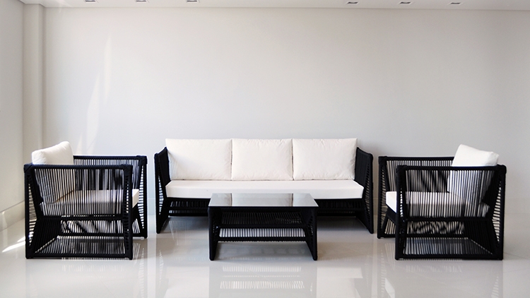 Conjunto em corda com sofá, poltronas e mesa de apoio central Luxus - Alumax - Alumax Móveis