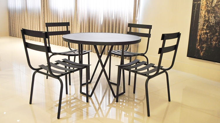 Conjunto com cadeiras e mesa em alumínio Paris - Alumax  - Alumax Móveis