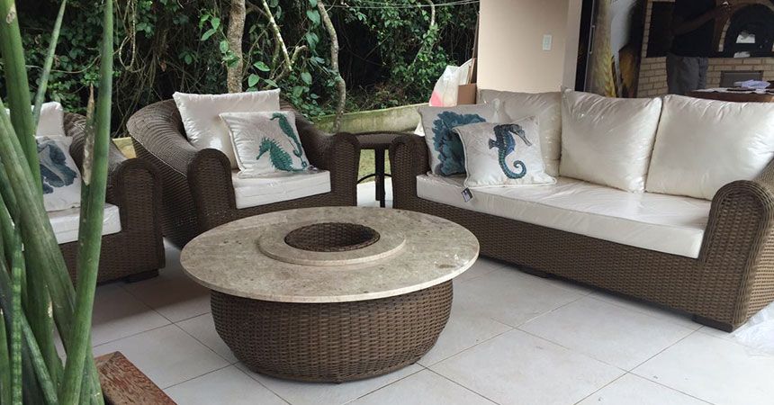 Prático e versátil sofá de fibra sintética para varanda | Alumax Móveis