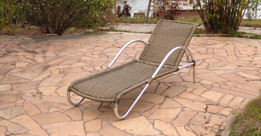 Ambientes de verão com móveis para piscina em fibra sintética